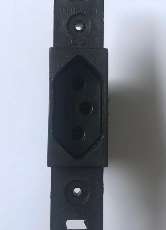 TOMADA COND RETA 2P+T S/PL 10A S/HAST PT
